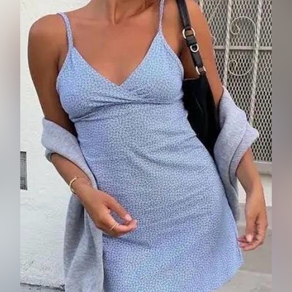 🎊FLASH SALE🎊Brandy Melville Floral Dress - Picture 2 of 4